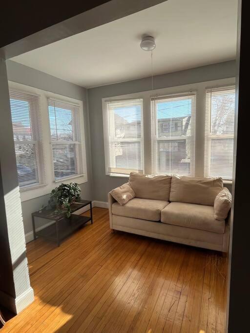Three Bed One Bath Apt 25 Mins To Nyc Belleville 外观 照片