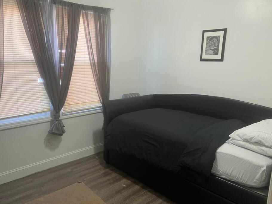 Three Bed One Bath Apt 25 Mins To Nyc Belleville 外观 照片