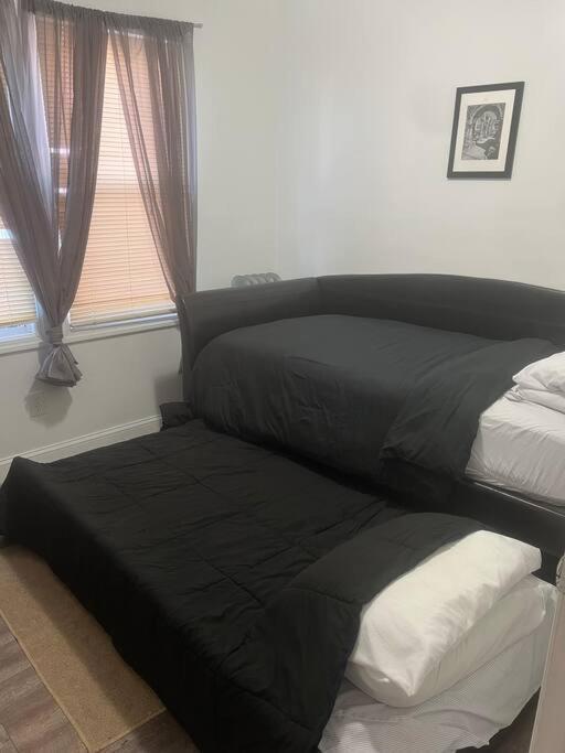 Three Bed One Bath Apt 25 Mins To Nyc Belleville 外观 照片